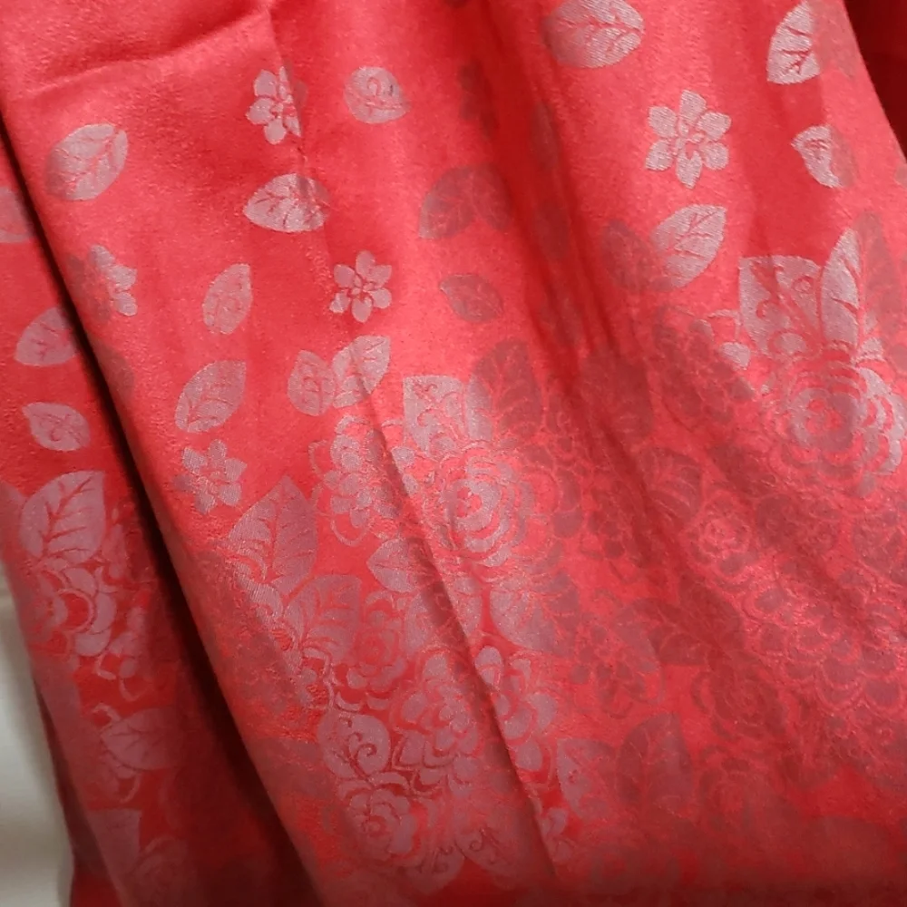 NWOT  JAPAN Red silky scarf 67